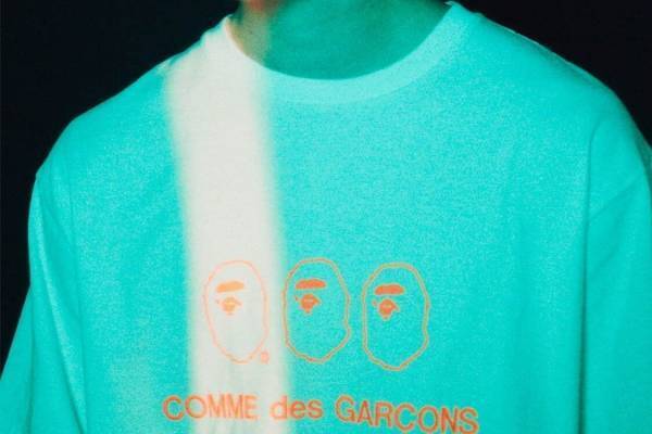ア ベイシング エイプ×コム デ ギャルソン新作、“ネオンカラー”Tシャツやカモ柄スニーカー