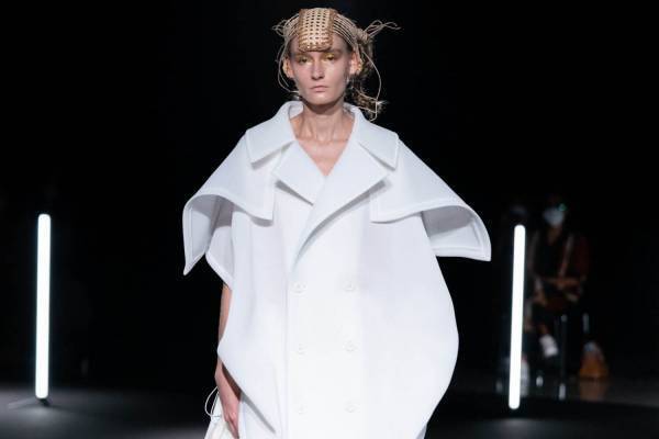 ユーシーエフ 2022年春夏コレクション - モノトーンで見せる、美しさ