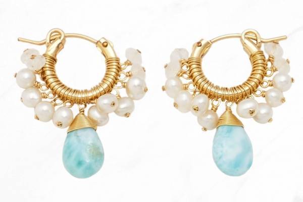 日本発のジュエリーブランド「ナチュラリ ジュエリ」“秋空色”ラリマー主役のピアス＆ネックレス