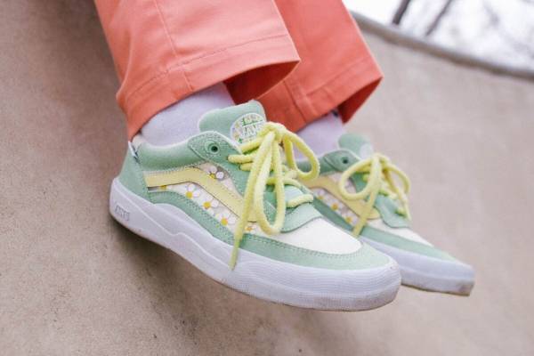 VANS「デイジー柄」透け感スニーカー、50's着想のパステルカラー＆もこもこシューレース