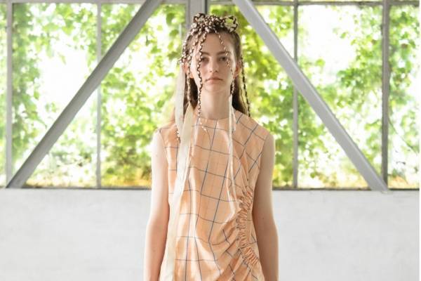 ミントデザインズ 2022年春夏コレクション、“ハッピーミステイク”で溢れた世界