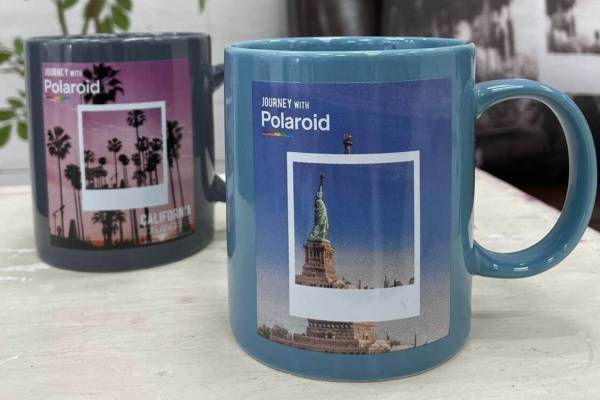 ニコアンド×ポラロイド“世界を旅する”雑貨、パリやロンドンの写真を配したマグカップ＆トートバッグ
