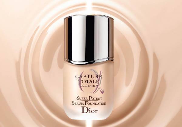 ディオール“まるでスキンケア”「カプチュール トータル 」の新作ファンデーション