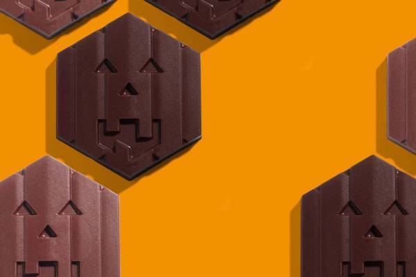 ル・ショコラ・アラン・デュカスのハロウィン限定"お化けかぼちゃ"ショコラ、パンプキンプラリネ入り