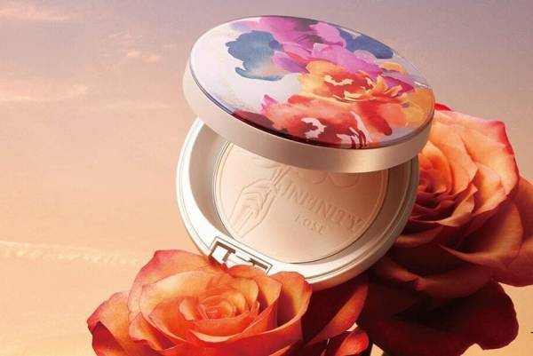 インフィニティ“ローズ”モチーフの限定フェイスパウダー「ロイヤルフラワーコレクション」新作