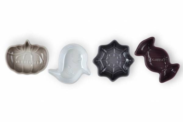 ル・クルーゼ「ハロウィン」テーブルウェア、“カボチャやゴースト”のアースカラーディッシュ