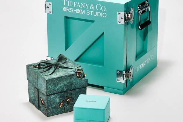 ティファニーがダニエル・アーシャムとコラボ、彫刻ボックス＆「ティファニー ノット」ブレスレット