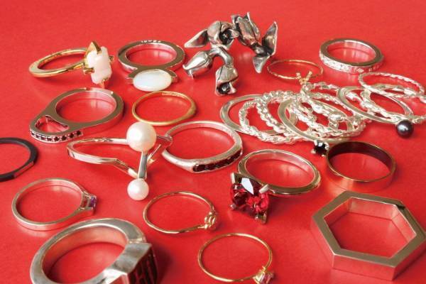 イー・エムのアーカイブジュエリーがパスザバトン京都祇園店に集結、リデザインした“一点物”も