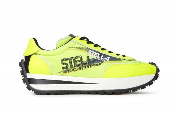 ステラ マッカートニーの厚底スニーカー「リクリプス」メッシュのスポーティーなアッパー