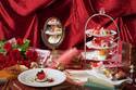 「アリスとハートの女王のレッドアフタヌーンティー」東京・横浜・埼玉で、赤いジュレやいばらのマカロン