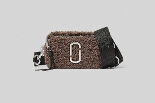 マーク ジェイコブス“テディベア”着想のふわもこバッグ新作「ザ スナップショット テディ」