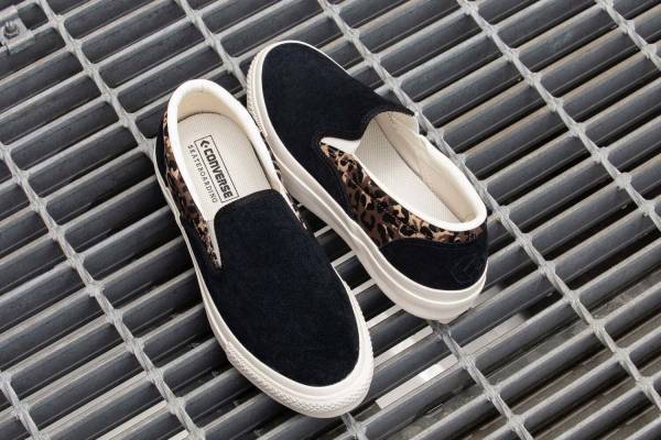 コンバース スケートボーディングの新作スリップオン、レパード柄×ブラックのコントラスト
