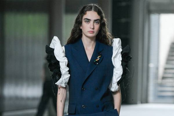 TOGA 2022年春夏コレクション - ゴードン・マッタ＝クラークの作品からの閃き