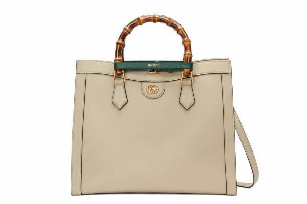 グッチのトートバッグ「グッチ ダイアナ」新色、グレージュカラー×バンブーハンドル