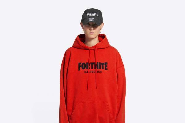 バレンシアガ×「フォートナイト」ロゴやグラフィック入りオーバーサイズフーディ＆Tシャツ