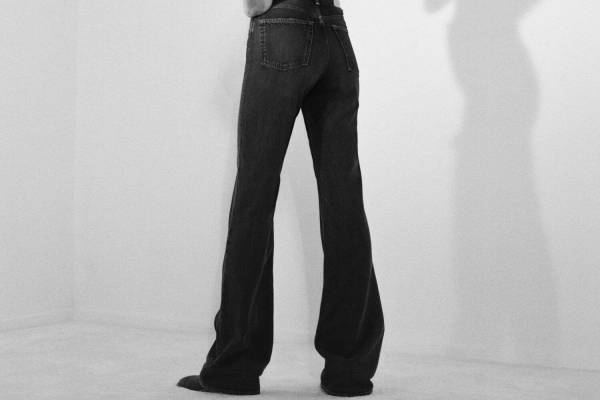 アクネ ストゥディオズ、ウォッシュ加工を施したブーツカットデニムパンツ - メンズ・ウィメンズで