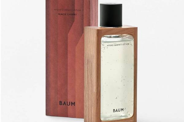 まるで森林浴、バウムとろみ化粧液「ハイドロ エッセンスローション」ブラックチェリーの限定デザインに