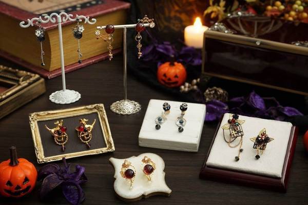 京都発“ピアスのようなイヤリング”「ぴあり」ハロウィン限定ネコ＆ヴァンパイアのアクセサリー
