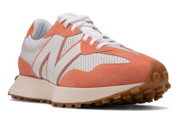 ニューバランスのスニーカー「327」「237」にパステルカラー×ピッグスキンの限定モデル