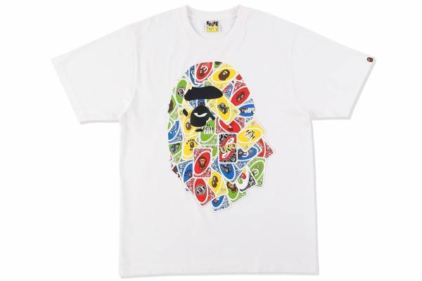 ア ベイシング エイプのコラボデザイン「UNO」カード柄クッション＆ロゴ入りTシャツも