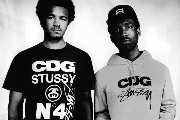 コム デ ギャルソンのCDG&ステューシー新作、ロゴ入り白黒Tシャツやコーチジャケット