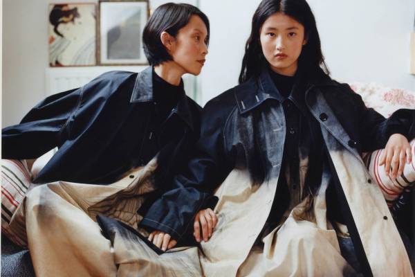 ルメール“日本の墨流し”着想のマーブルプリントを施したウィメンズコート＆ドレス