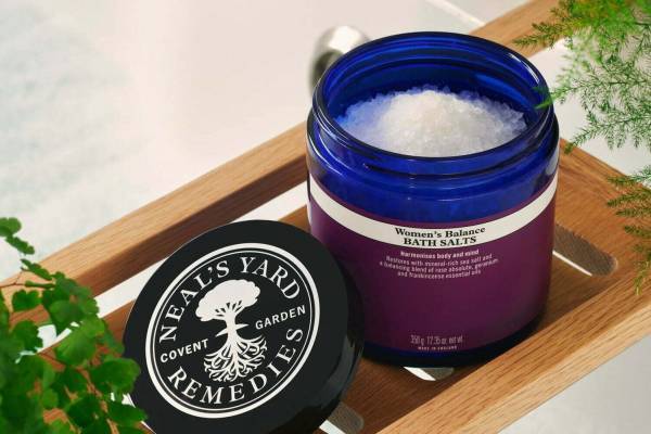 ニールズヤード レメディーズ“幻のバスソルト”「ウーマンズバランス バスソルト」が定番化