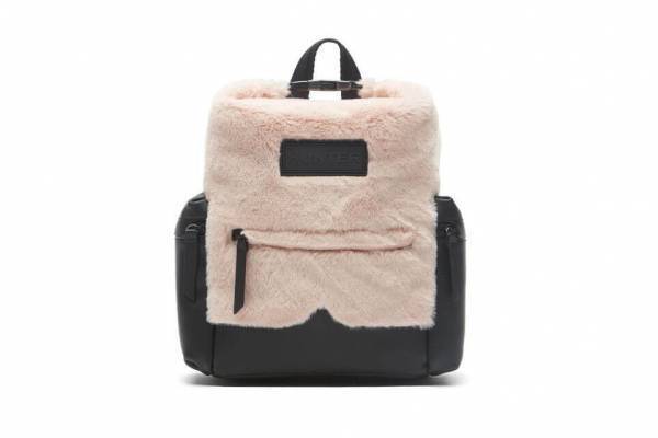 ハンター“ふわふわエコファー×レザー”のバッグ、関西エリア初の新店・阪神梅田本店で先行発売