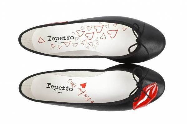 レペット“真っ赤なリップ”モチーフの新作バレエシューズ＆ショートブーツ