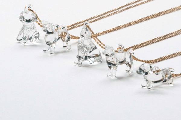 ガラスメーカー「ハリオ」透明感ガラスの“犬”モチーフアクセサリー、ゴールデンレトリバーのピアスなど