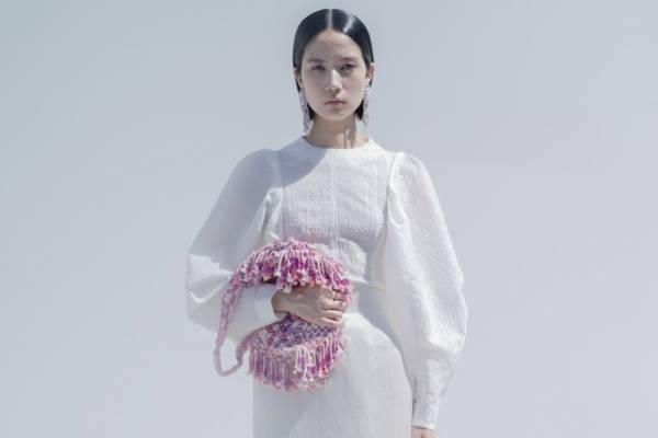 マメ クロゴウチ 2022年春夏コレクション - 故郷の春、朧げな景色