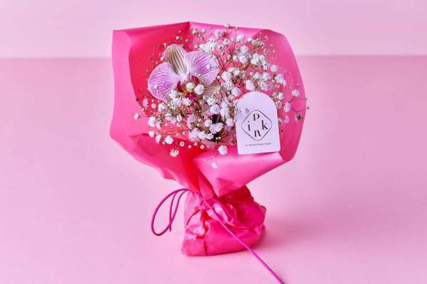 青山フラワーマーケット、“ピンクの花”着目の新ショップが大阪・阪神梅田に - 花アクセサリーも