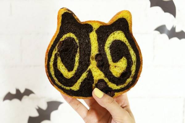 高級食パン専門店「ねこねこ食パン」ハロウィン限定“かぼちゃ×ブラックココア”、ポーチセットも