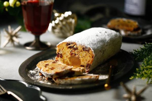 発酵バター・エシレの「シュトーレン・エシレ」“焦がしバター”を塗り込んだしっとり食感