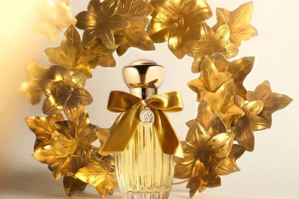 グタール40周年限定フレグランス「プチシェリー」など復刻ボトルで、香水をイメージしたコラボケーキも