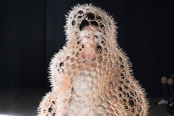 ノワール ケイ ニノミヤ 2022年春夏コレクション - 陰影がもたらすノワールの世界