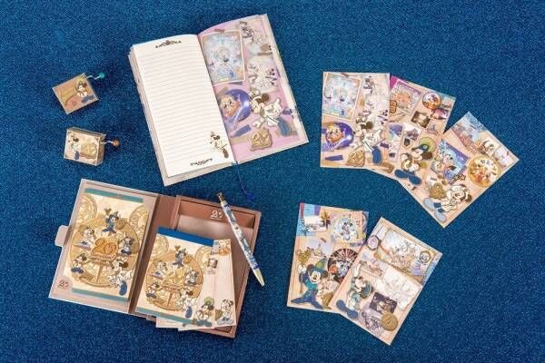 東京ディズニーシー“20年間”を振り返る限定バッグや文房具、開業時のミッキーマウスを描いて