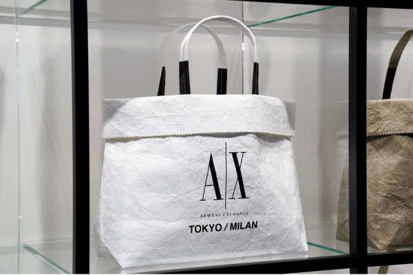 A|X アルマーニ エクスチェンジ初のコンセプトストアが原宿に、珈琲ステーションやバイクデリバリーも