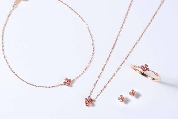 サマンサティアラ初の“ラボグロウンダイヤ”ジュエリー、煌めくピンクのリング＆ネックレスなど