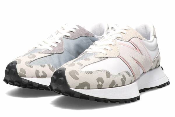 アトモス ピンク×ニューバランス×X-girlのスニーカー「327」アッパーにヒョウ柄ハラコ素材