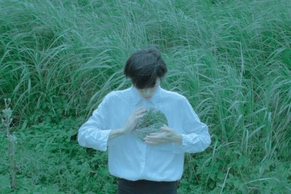 君島大空の独奏ライブツアー『遠征』新潟・札幌・滋賀・京都で5公演