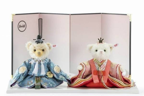 シュタイフ「テディベア ひな人形」菱柄＆桜の着物を纏った“和風”テディベア