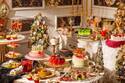 ヒルトン東京のビュッフェ「King & Queenのクリスマス」“女王陛下”イメージのスイーツなど