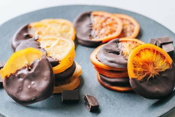 ミニマルのオランジェットが復刻、果肉ごと砂糖漬けしたレモン＆オレンジにこだわりチョコレートを合わせて