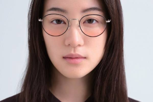 JINS「チークカラーレンズ」“メガネをかけるだけ”で血色感UP、チークを塗ったような印象に