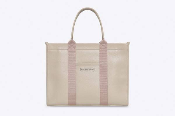 「バレンシアガ ハードウェア トート」新作、工業用バッグ着想のロゴ入りレザートート