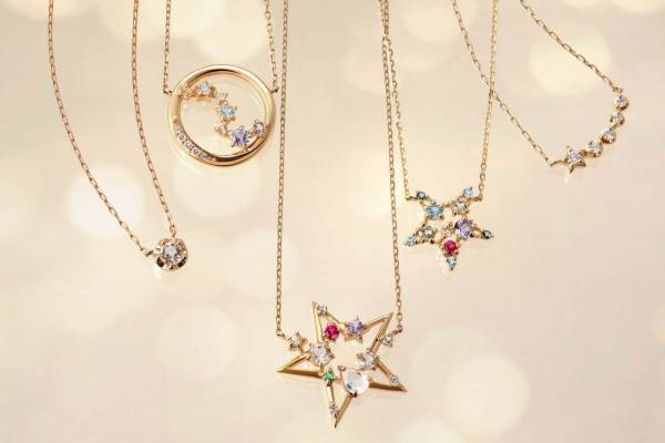 4℃の2021年クリスマスジュエリー、エメラルド＆トパーズ煌めく“星”ネックレスやリングなど