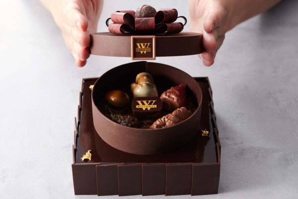 ヴィタメールの2021年クリスマスケーキ、“ショコラボックス”をのせたチョコレートケーキなど