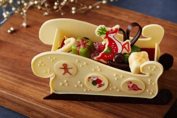 ザ・ペニンシュラ東京の2021年クリスマスケーキ、“ソリに乗るトナカイ”のオペラや切り株モンブラン