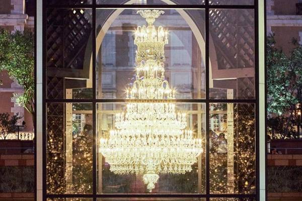 恵比寿ガーデンプレイスのイルミネーション2021、“世界最大級”バカラシャンデリアをライトアップ